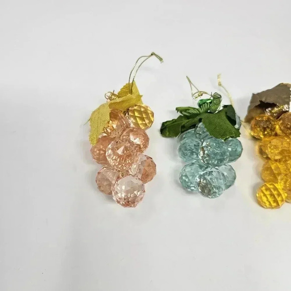 Vtg Acrylic Grape Clusters Christmas Ornament Lucite Faceted Leaves Set of Four - Picture 3 of 9
